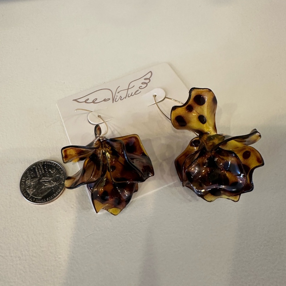 Chic Tortoise Shell Drop Earrings - Picture 3 of 5
